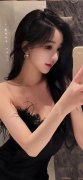 坐正在木顿时疯狂摇头的动图 坐正在木顿时疯狂摇头的动图